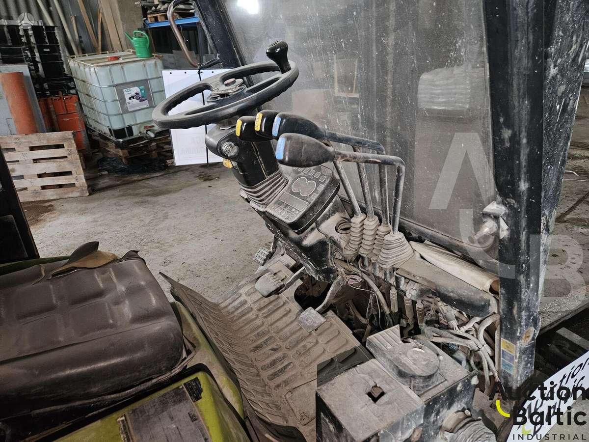 Clark C300, forklifts
