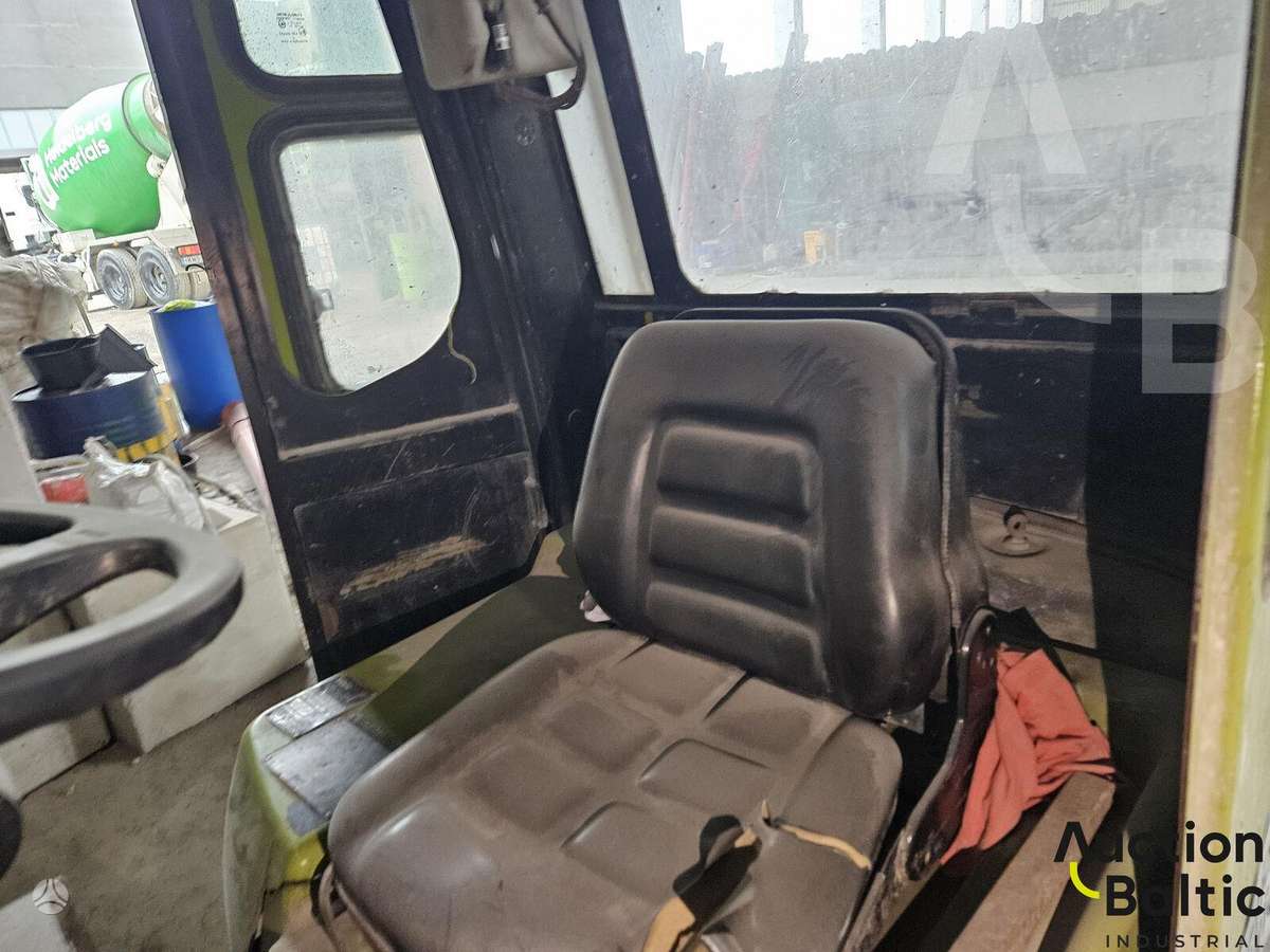 Clark C300, forklifts