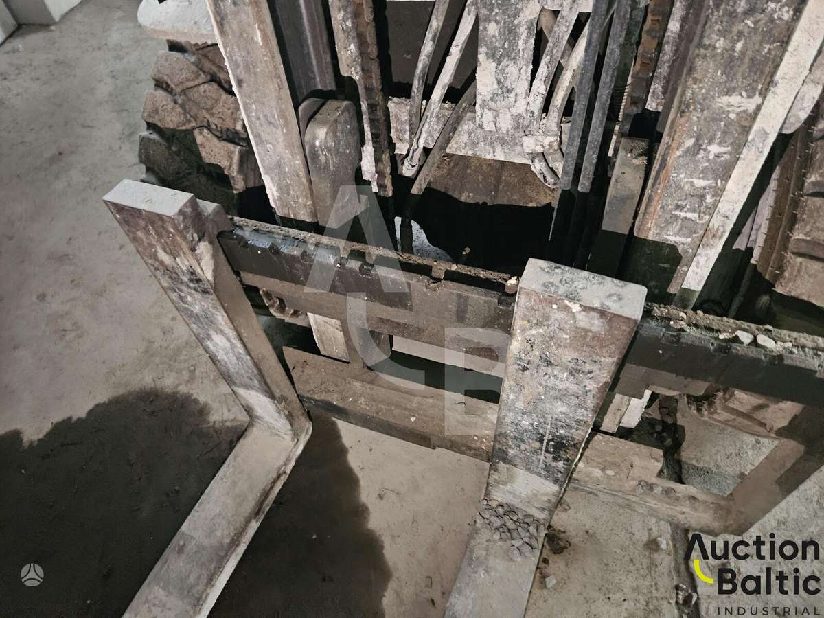 Clark C300, forklifts