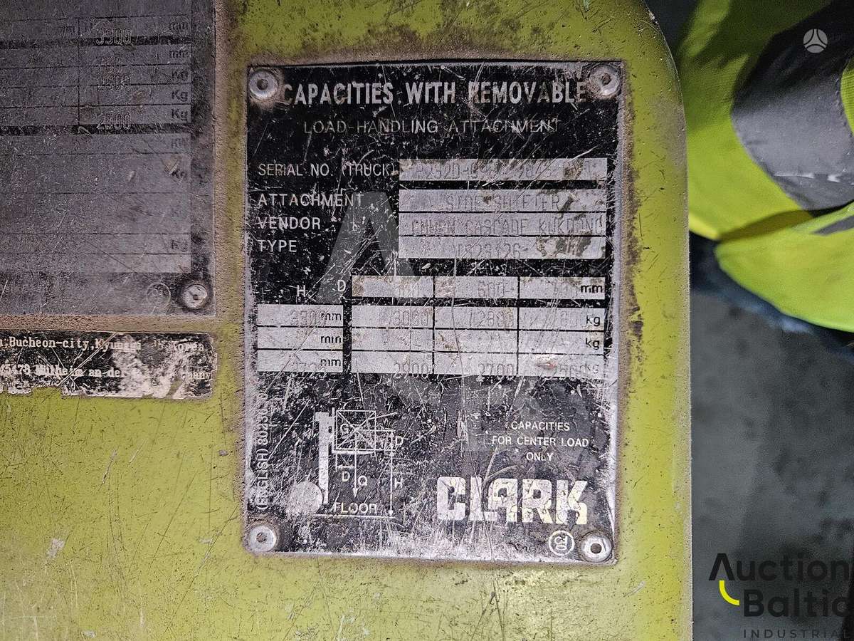 Clark C300, forklifts