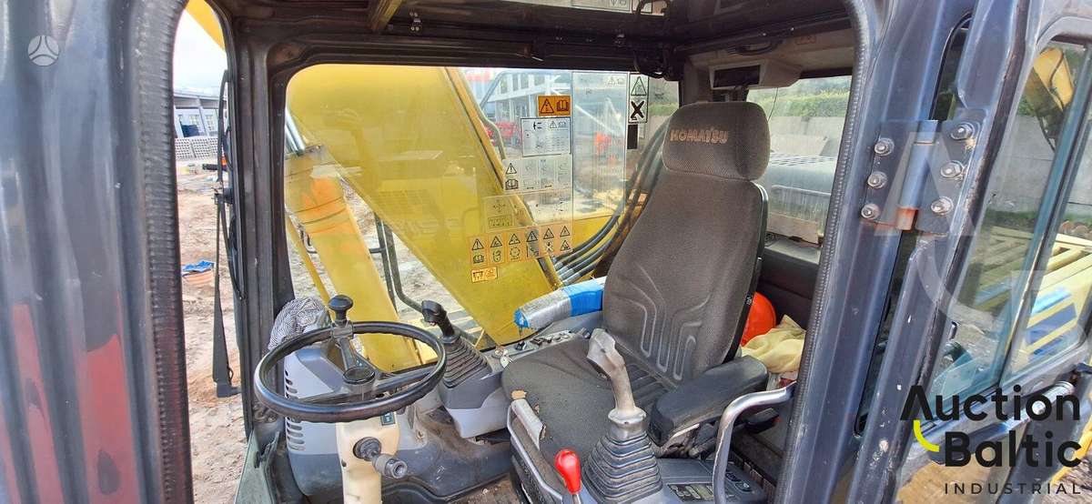 Komatsu PW160-7E0, excavator