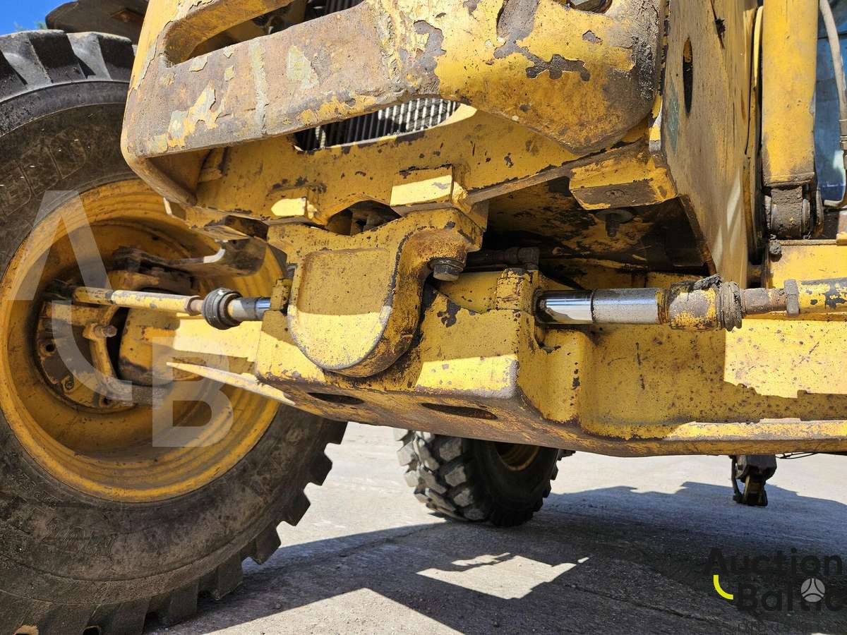 Komatsu WB93S-5E0, excavator loader