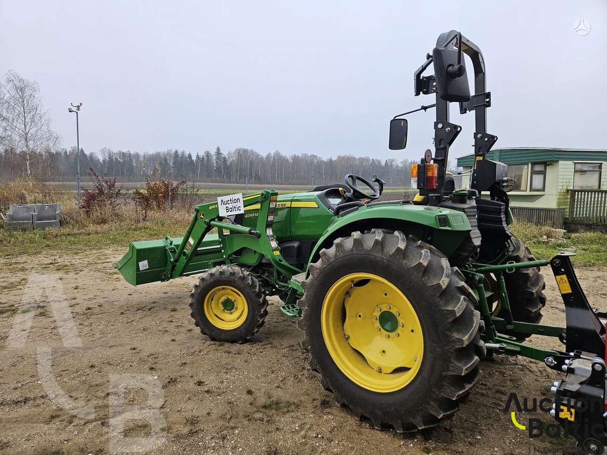 John Deere 4049 M, traktoriai