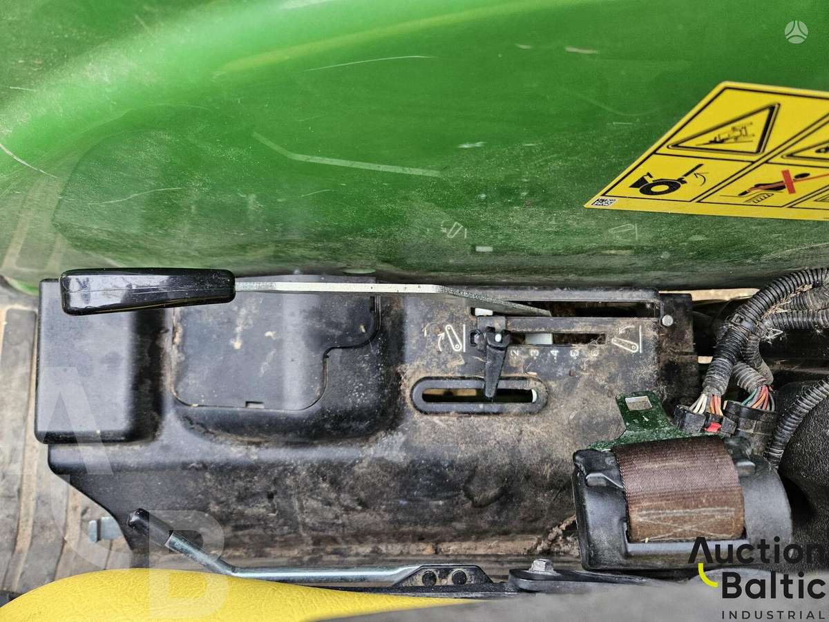 John Deere 4049 M, traktoriai