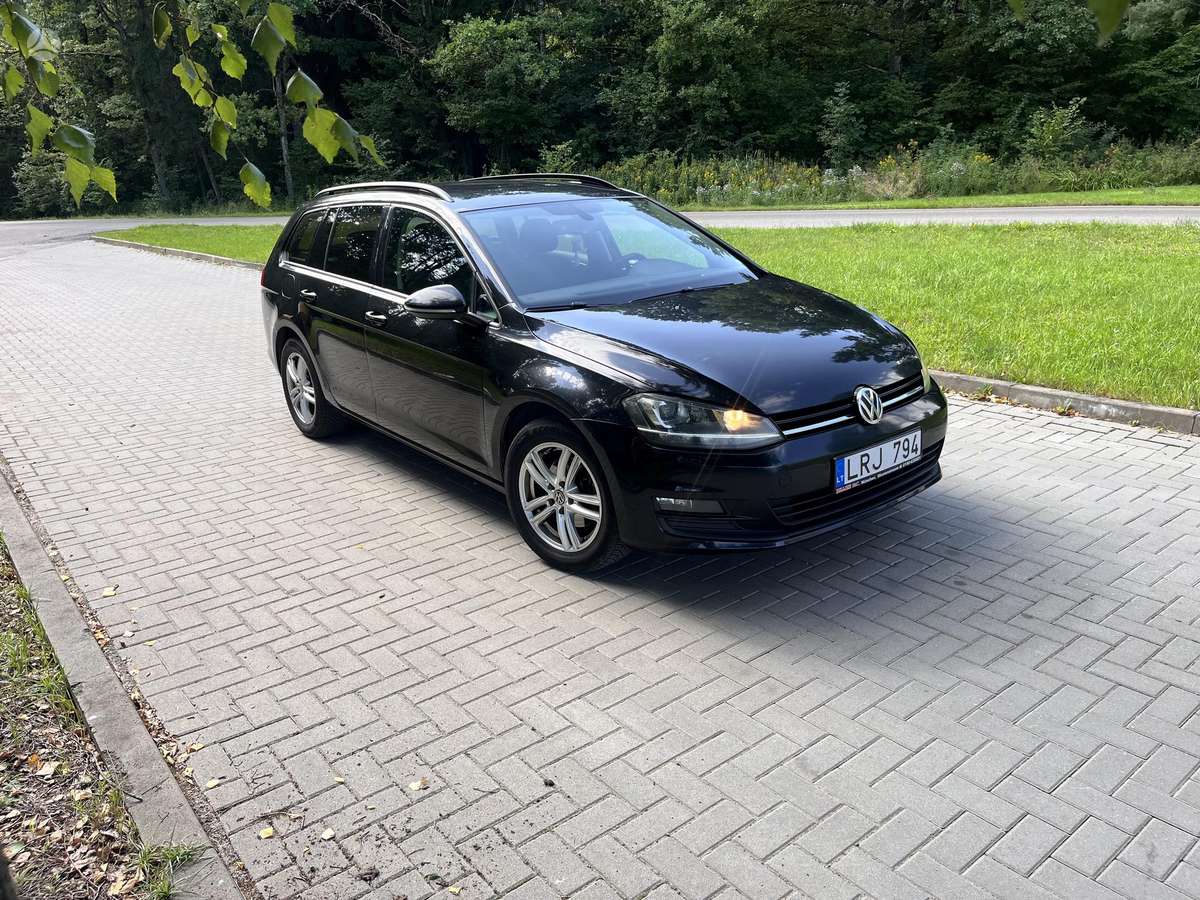 Volkswagen Golf - 1