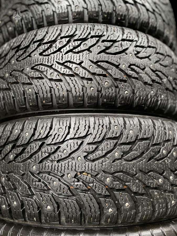 Nokian, žieminės 215/60 R17