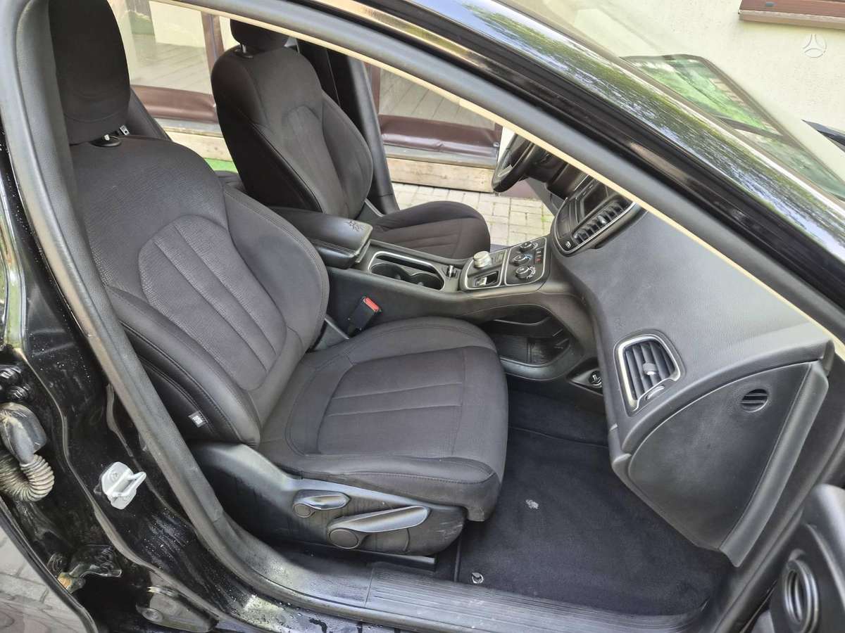 Chrysler 200, 2.4 l., Седан