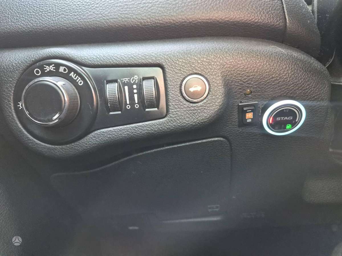 Chrysler 200, 2.4 l., Седан