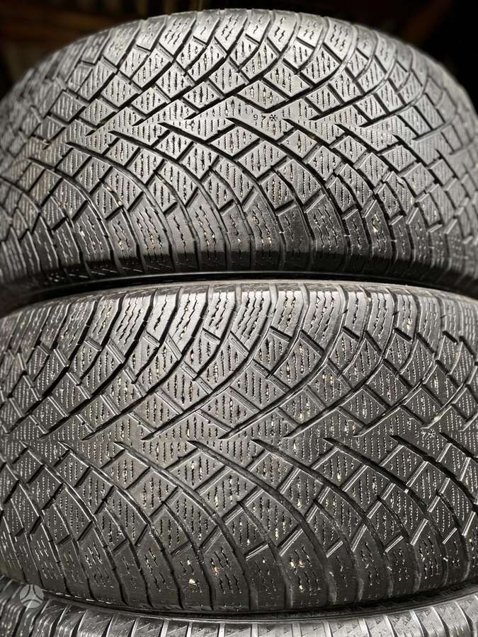 Nokian, žieminės 275/45 R20