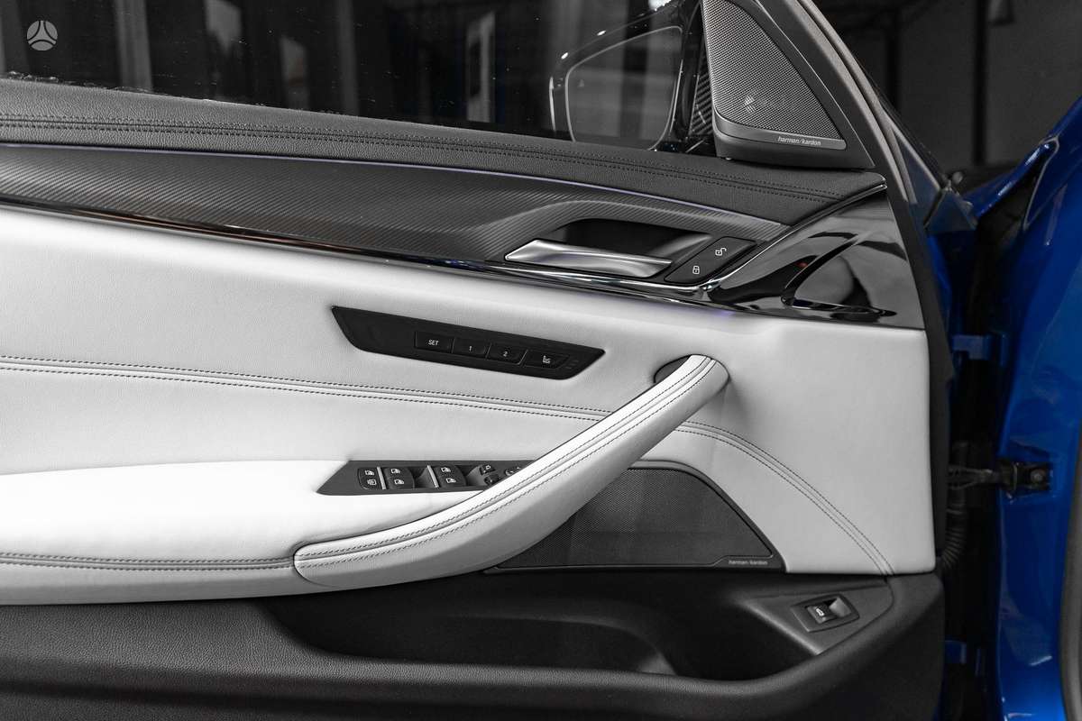 BMW M5, 4.4 l., Седан