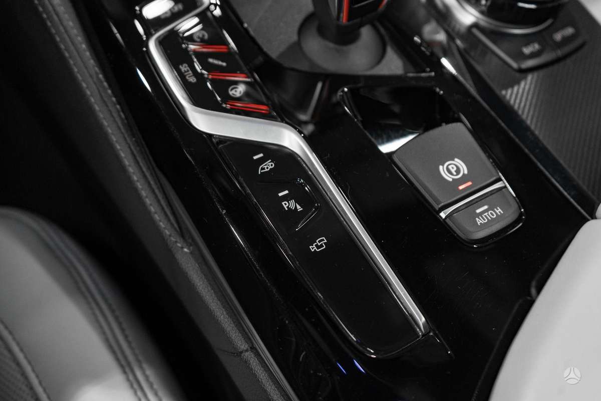 BMW M5, 4.4 l., Седан