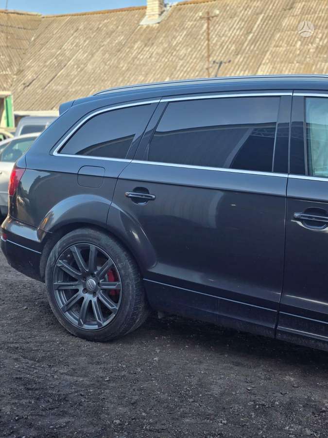 Audi Q7 kėbulo dalys