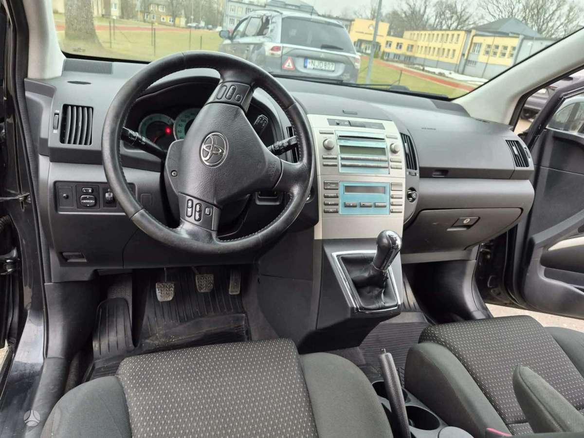 Toyota Corolla Verso - 5