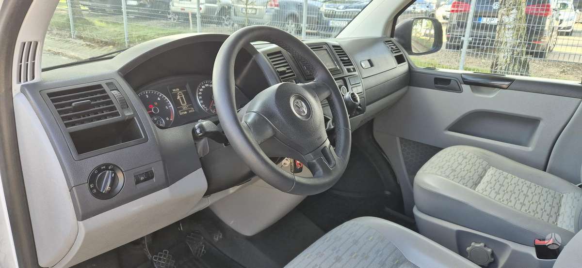 Volkswagen Transporter - 11