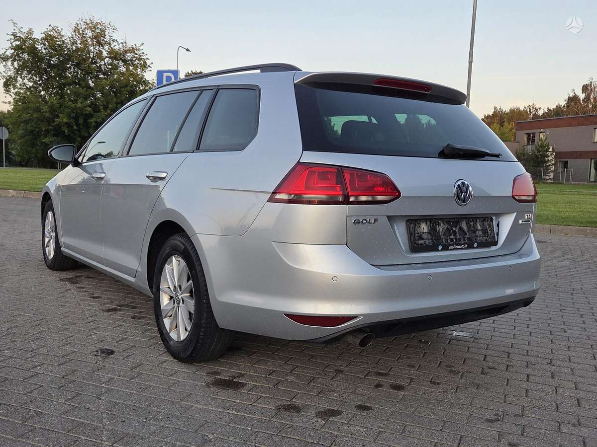 Volkswagen Golf - 8