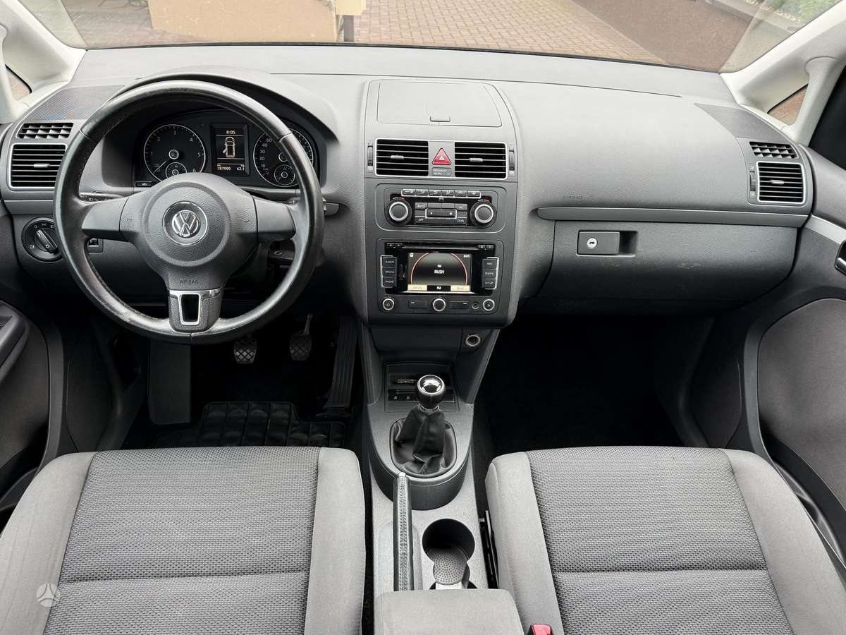 Volkswagen Touran - 8
