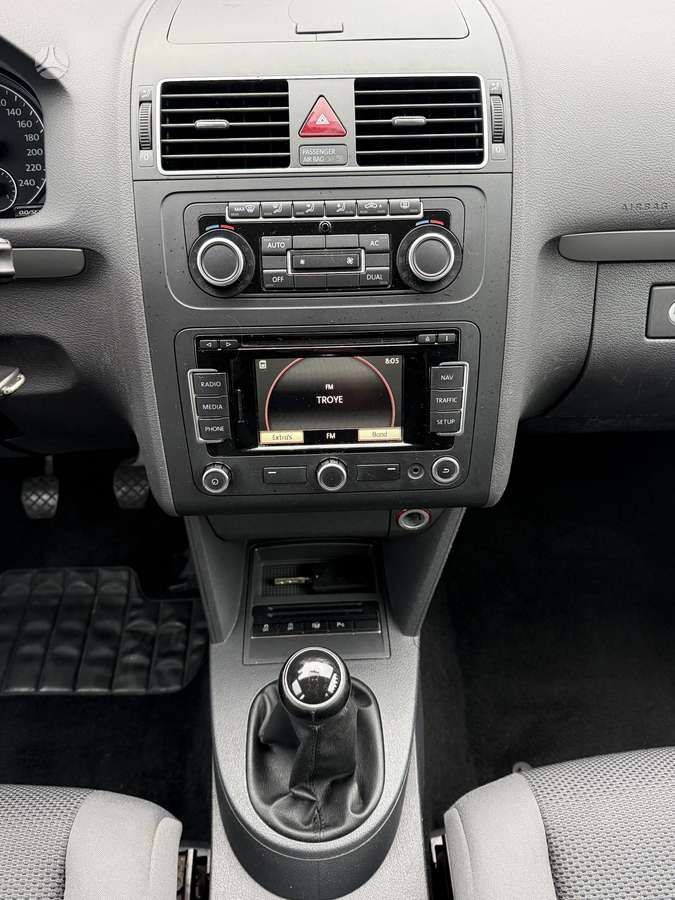 Volkswagen Touran - 9