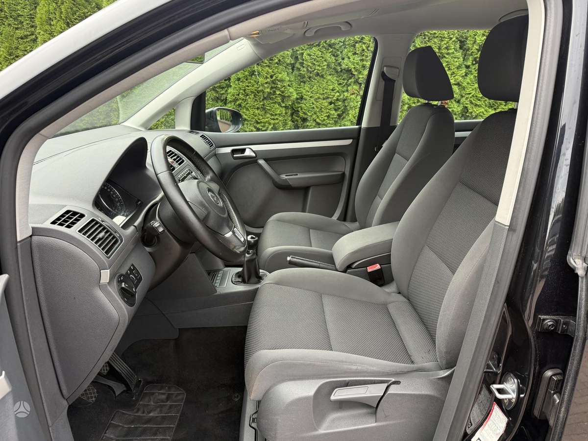 Volkswagen Touran - 11