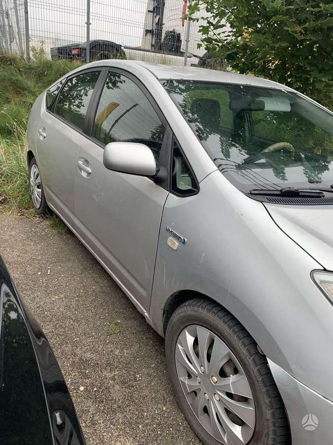 Toyota Prius - 3