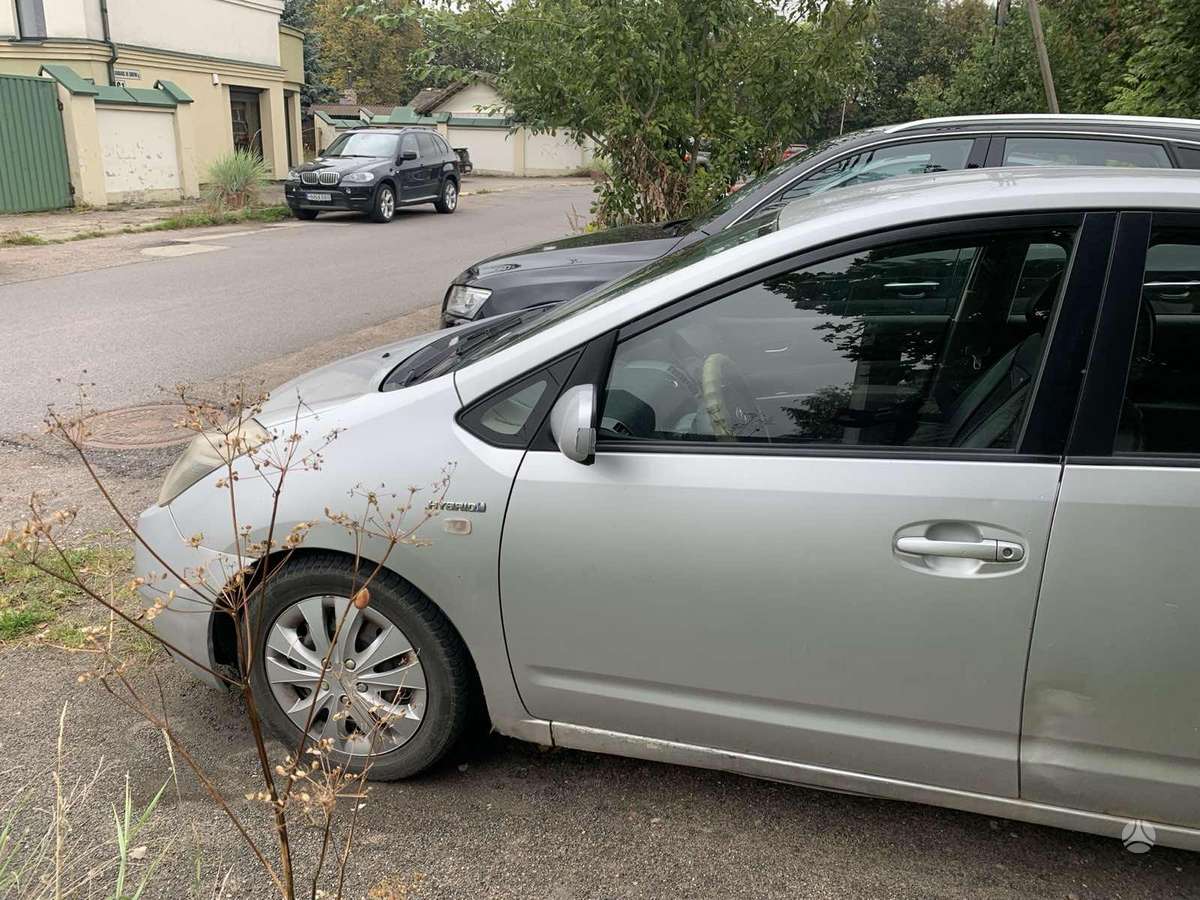 Toyota Prius - 4