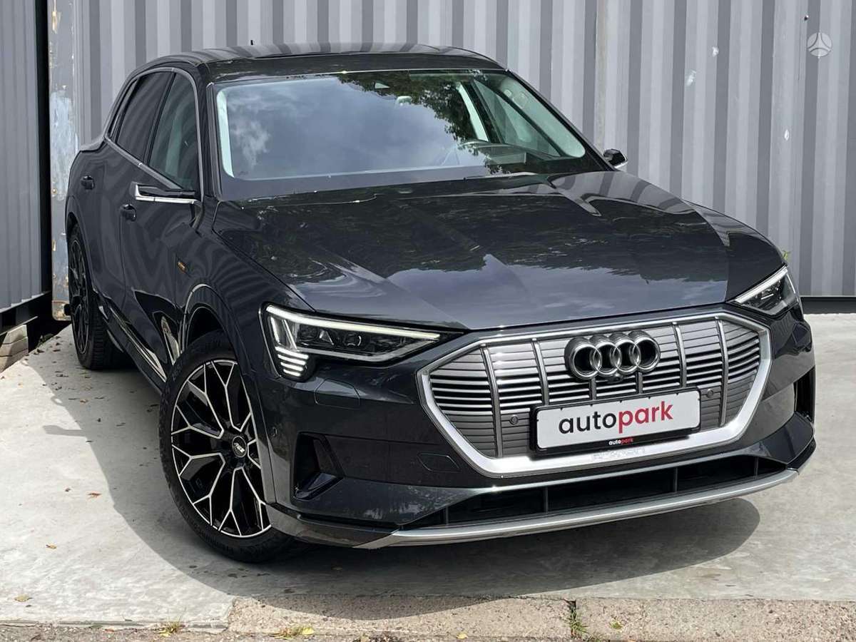 Audi e-tron, off-road / crossover