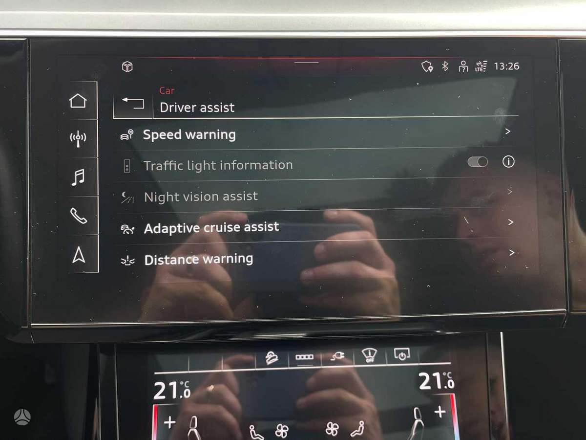 Audi e-tron, off-road / crossover