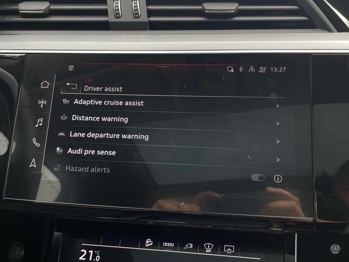Audi e-tron, off-road / crossover