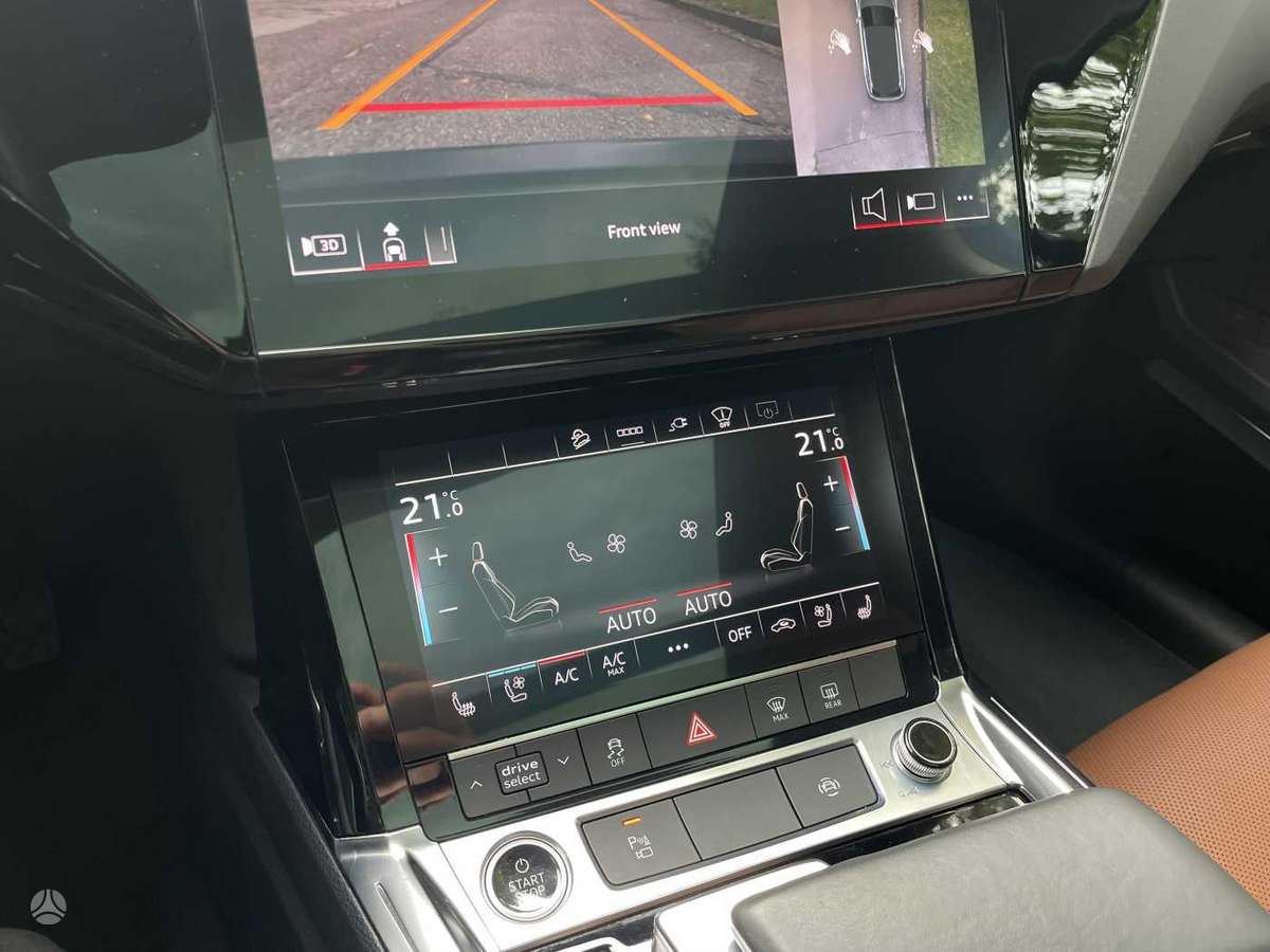 Audi e-tron, off-road / crossover