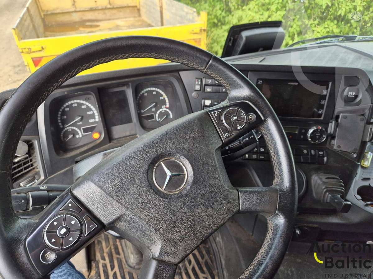 Mercedes Arocs 1824 K, forwarders