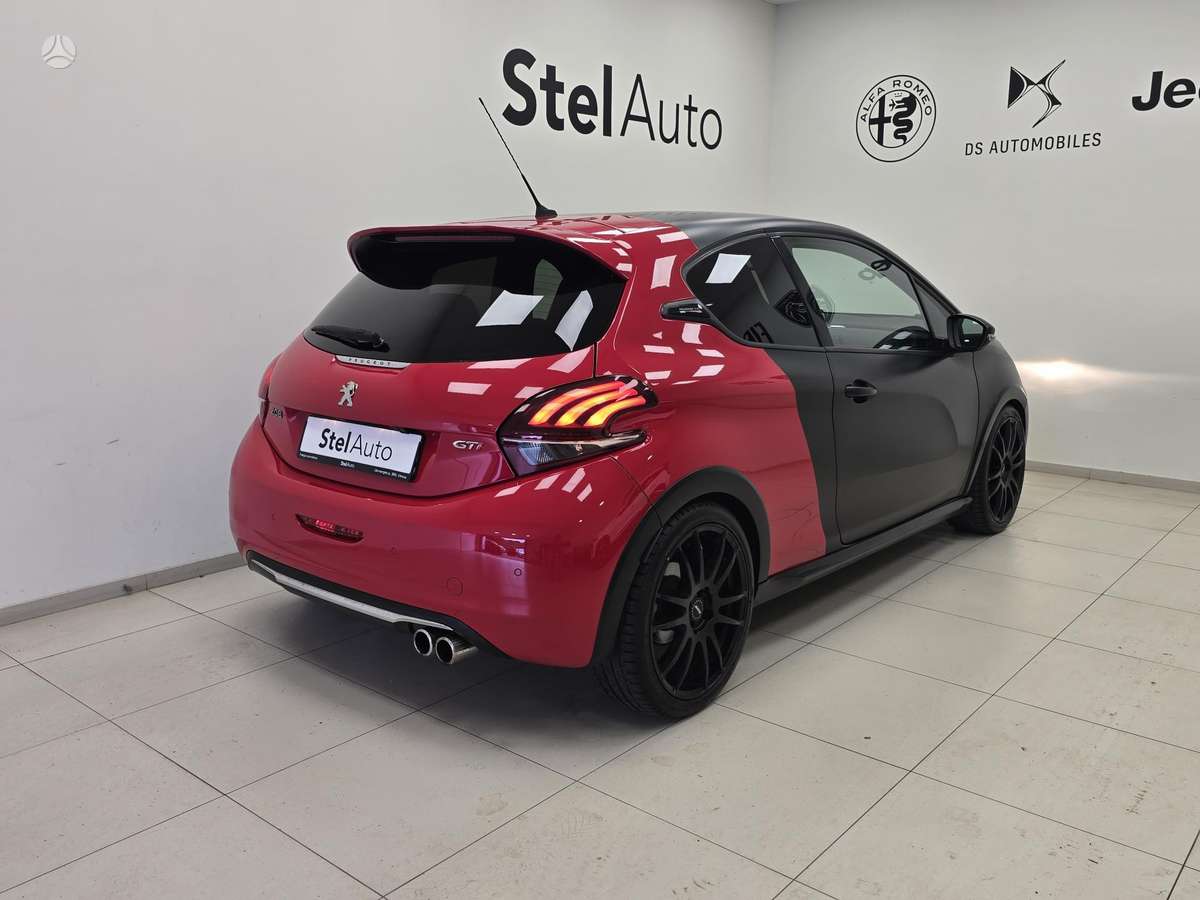 Peugeot 208 - 5