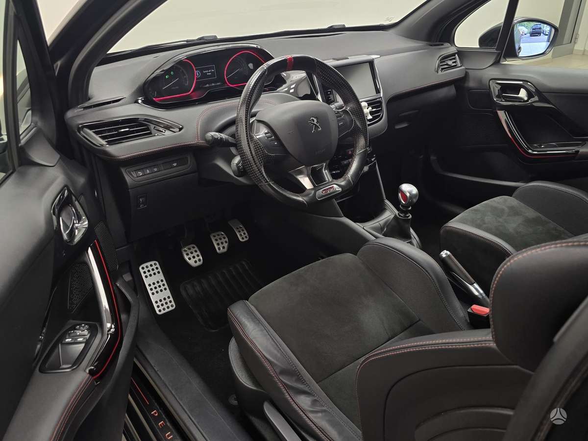 Peugeot 208 - 10