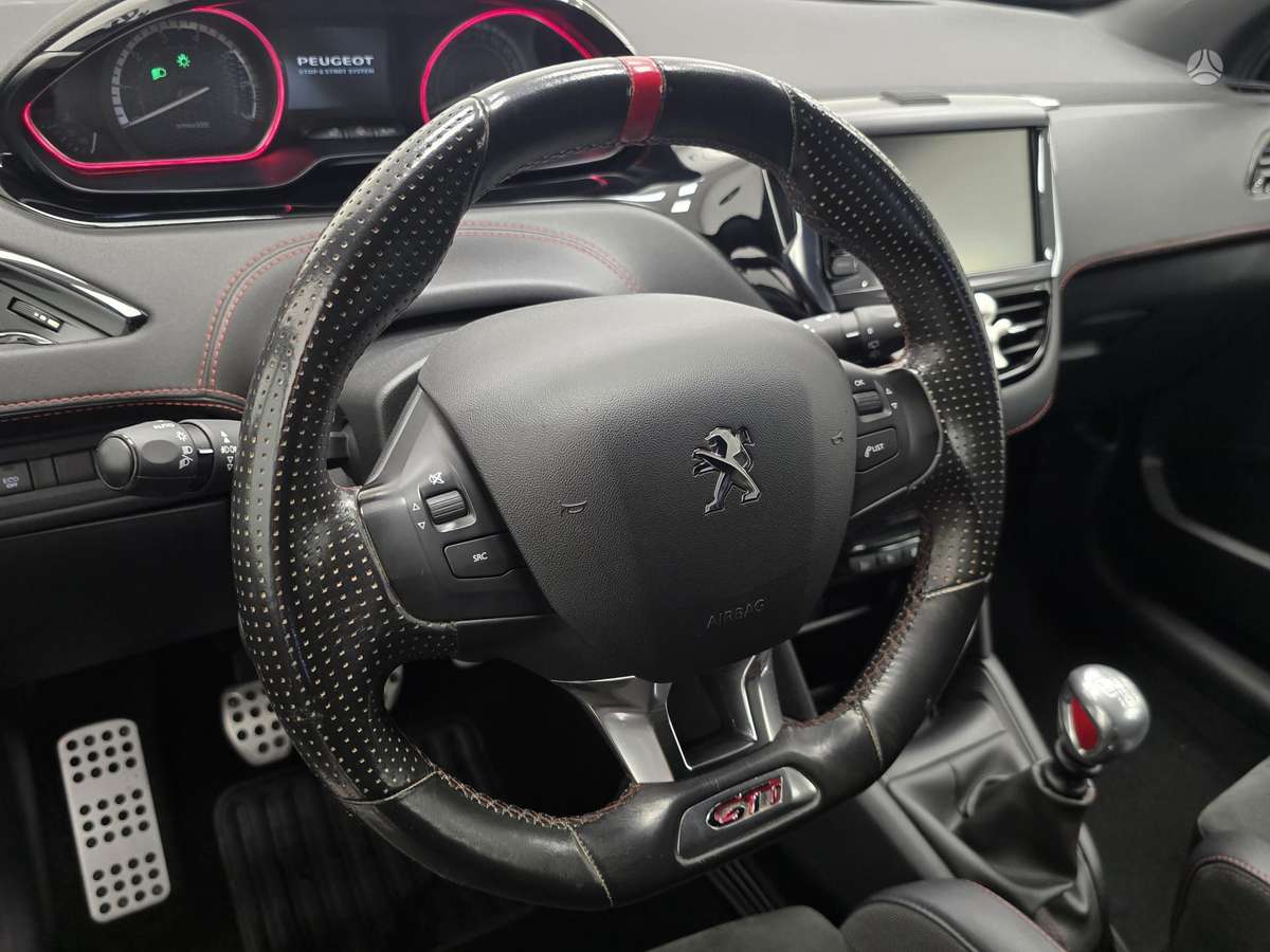 Peugeot 208 - 11