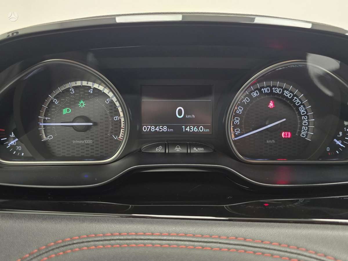 Peugeot 208 - 12
