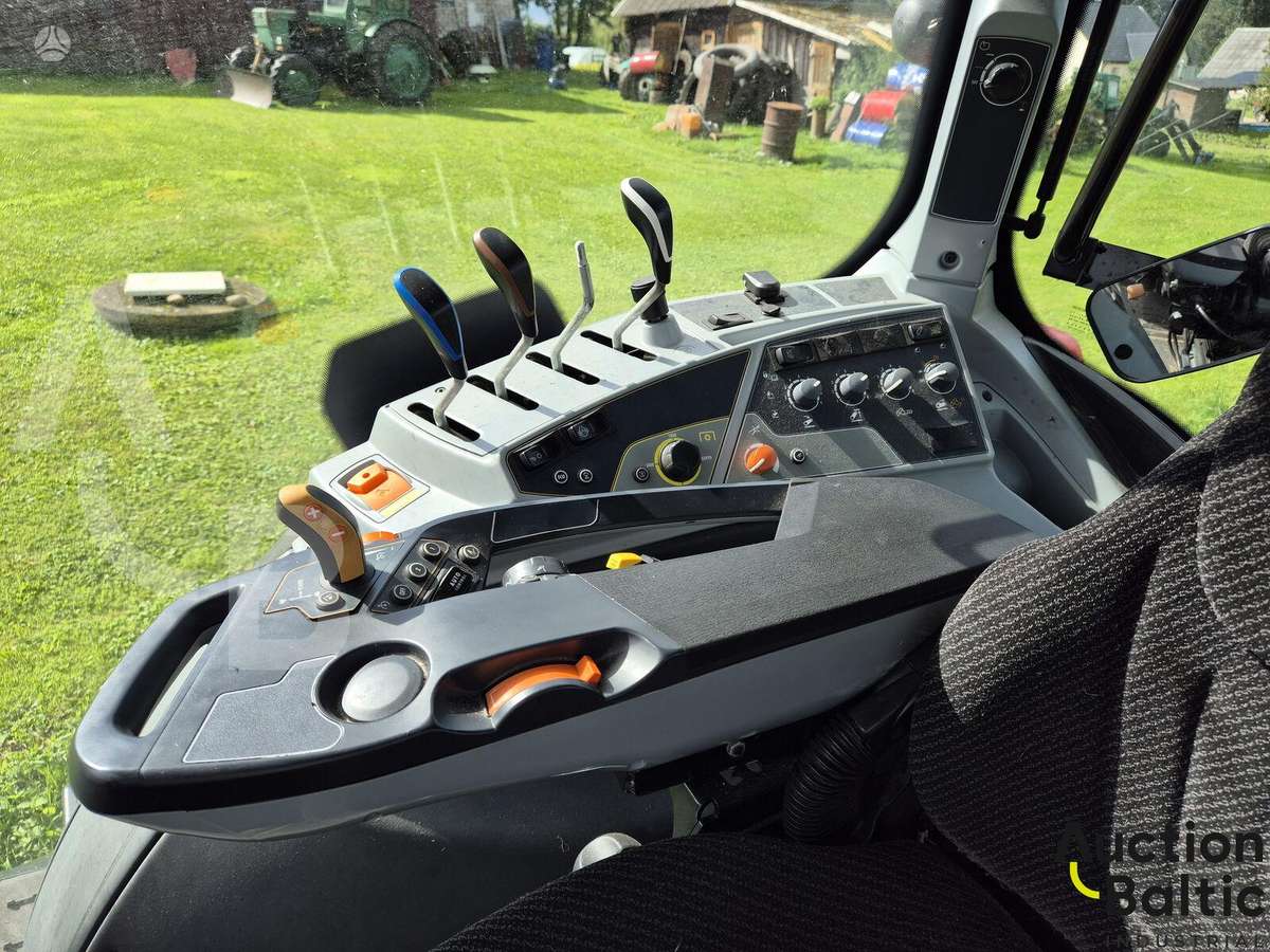 Valtra T174E, traktoriai