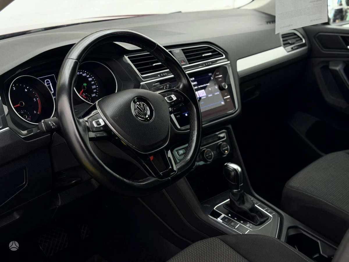 Volkswagen Tiguan - 9