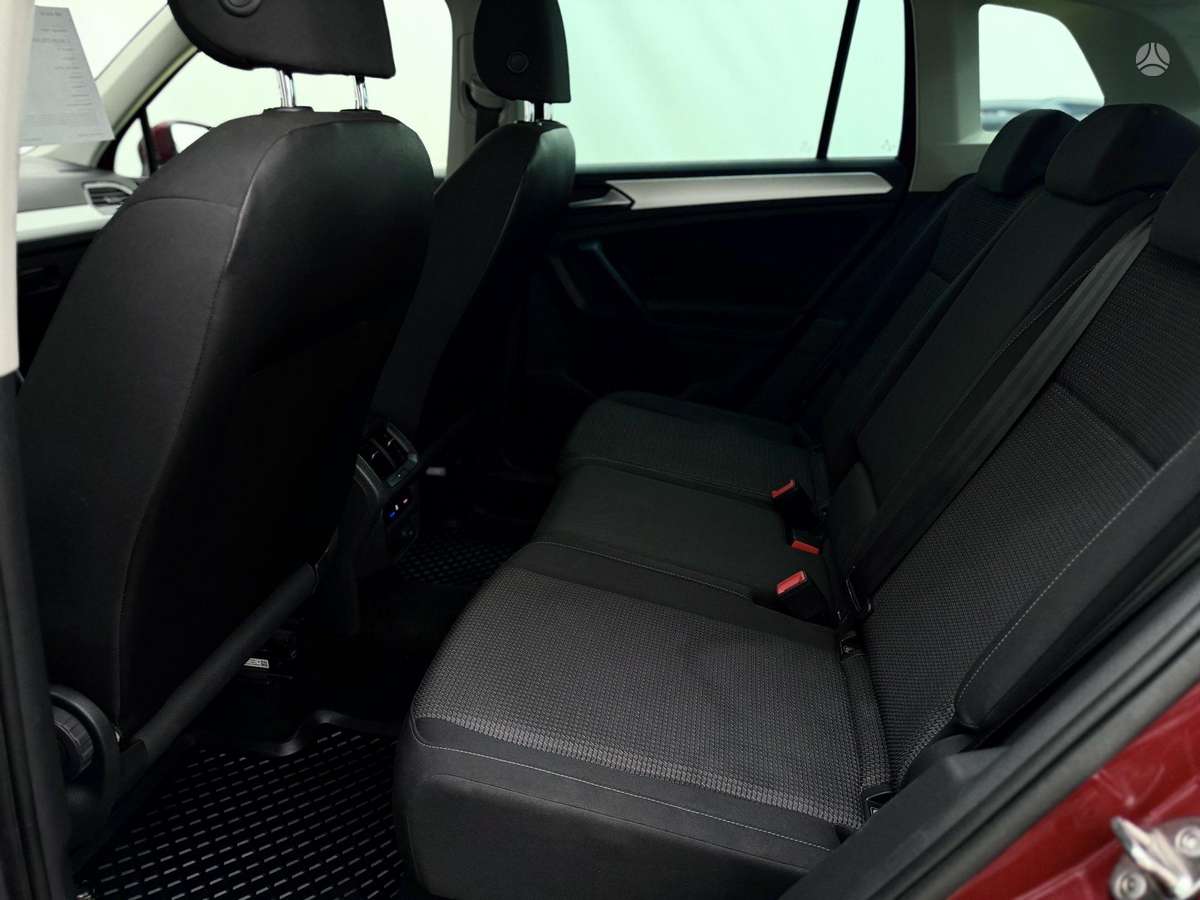 Volkswagen Tiguan - 11