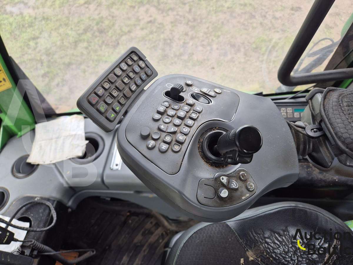 John Deere 1270 E, harvesteri