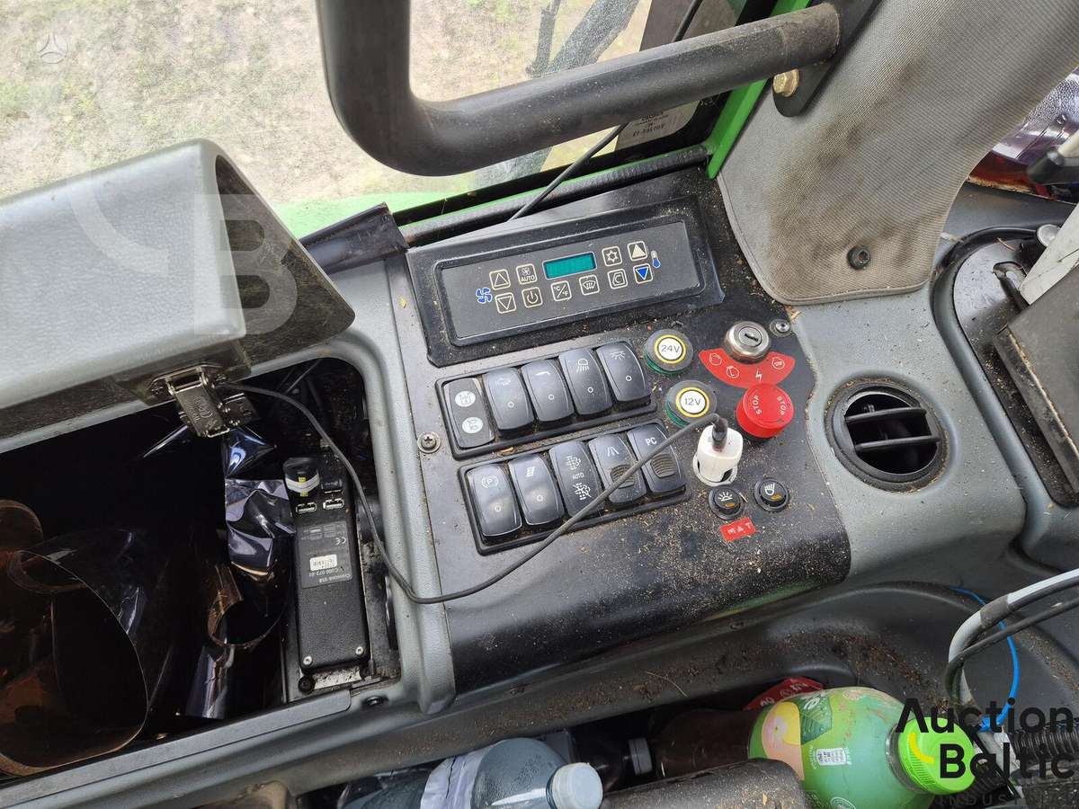 John Deere 1270 E, harvesteri