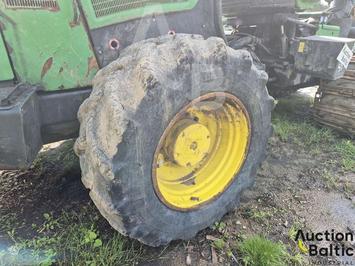 John Deere 1270 E, harvesteri
