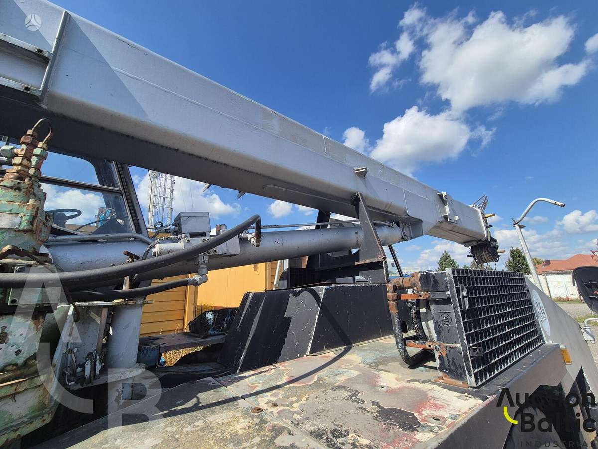 Krupp 25 GMT-AT, crane
