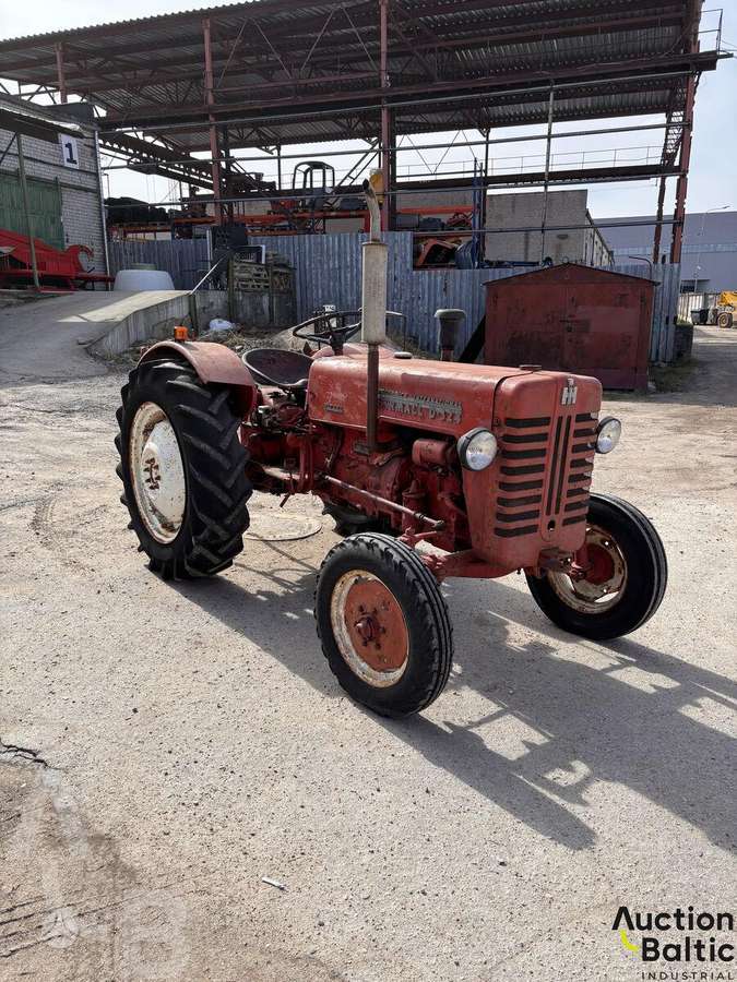 McCORMICK Farmall D-324, traktoriai