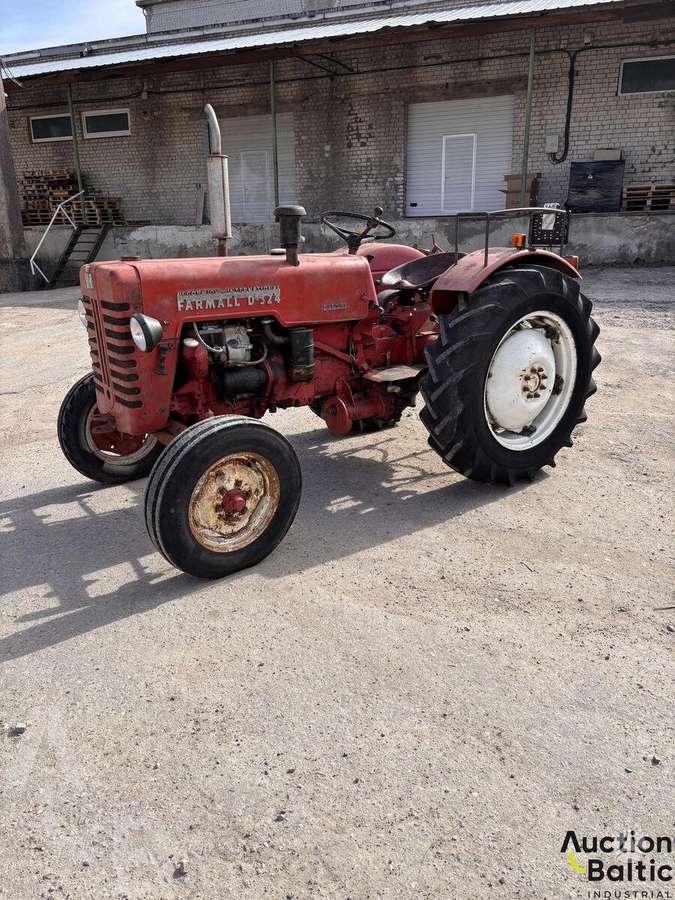 McCORMICK Farmall D-324, traktoriai