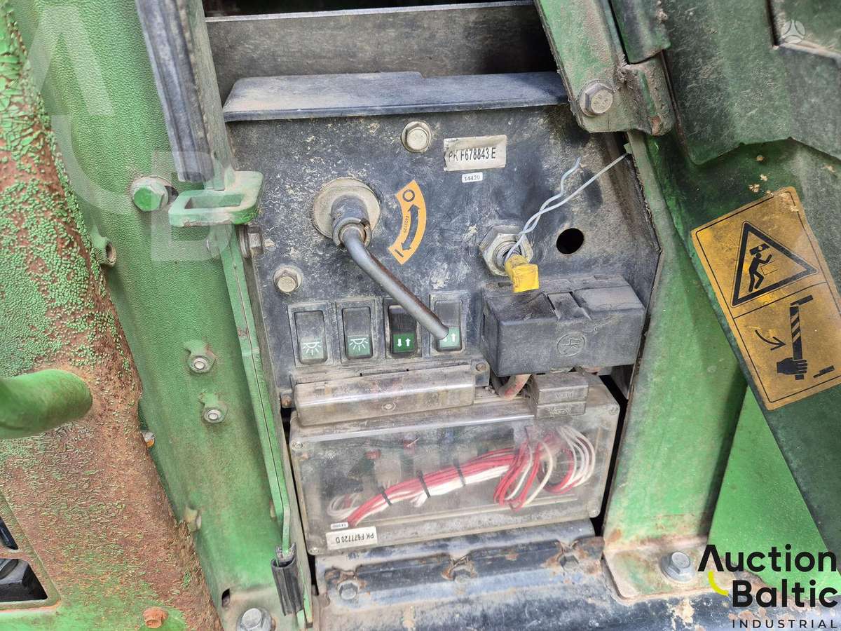 John Deere 1010 E, medvežės