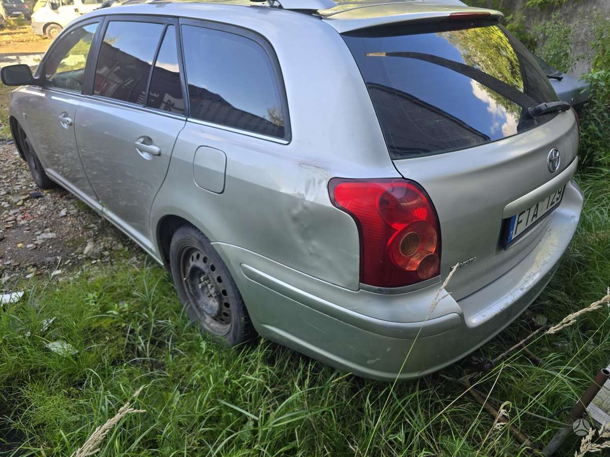 Toyota Avensis - 2