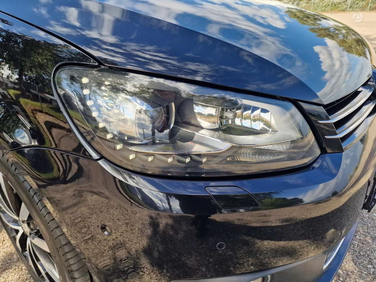 Volkswagen Touran - 10