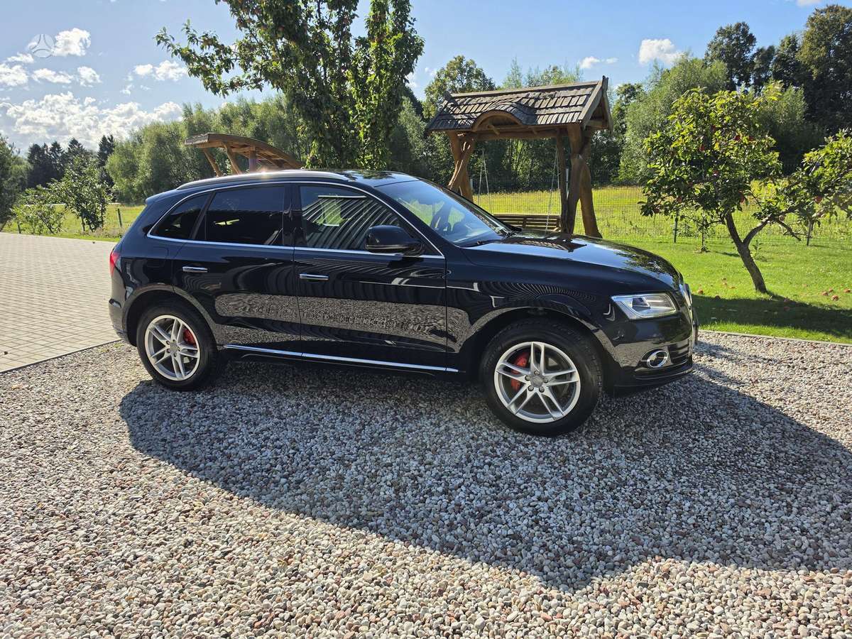 Audi Q5, 2.0 l., off-road / crossover