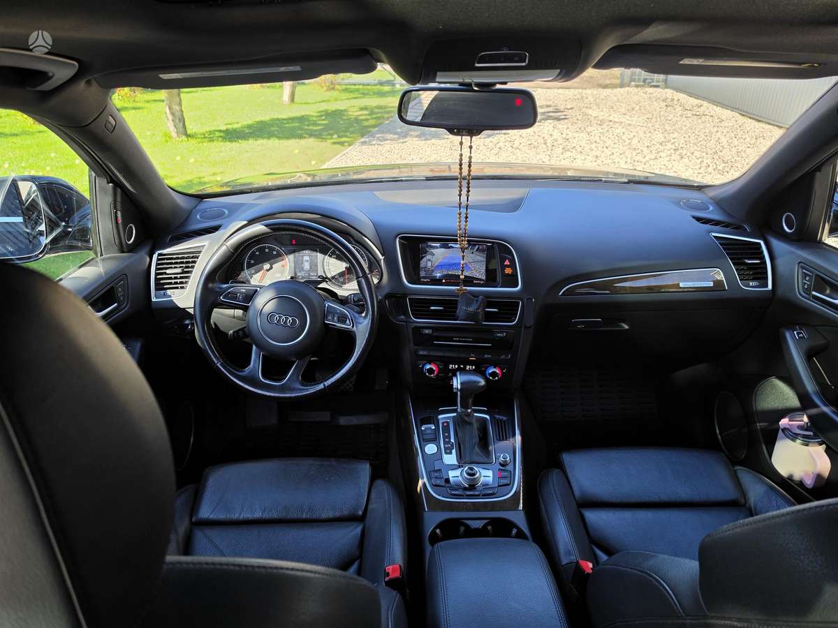 Audi Q5, 2.0 l., off-road / crossover