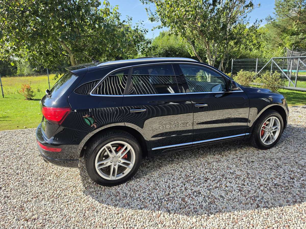 Audi Q5, 2.0 l., off-road / crossover