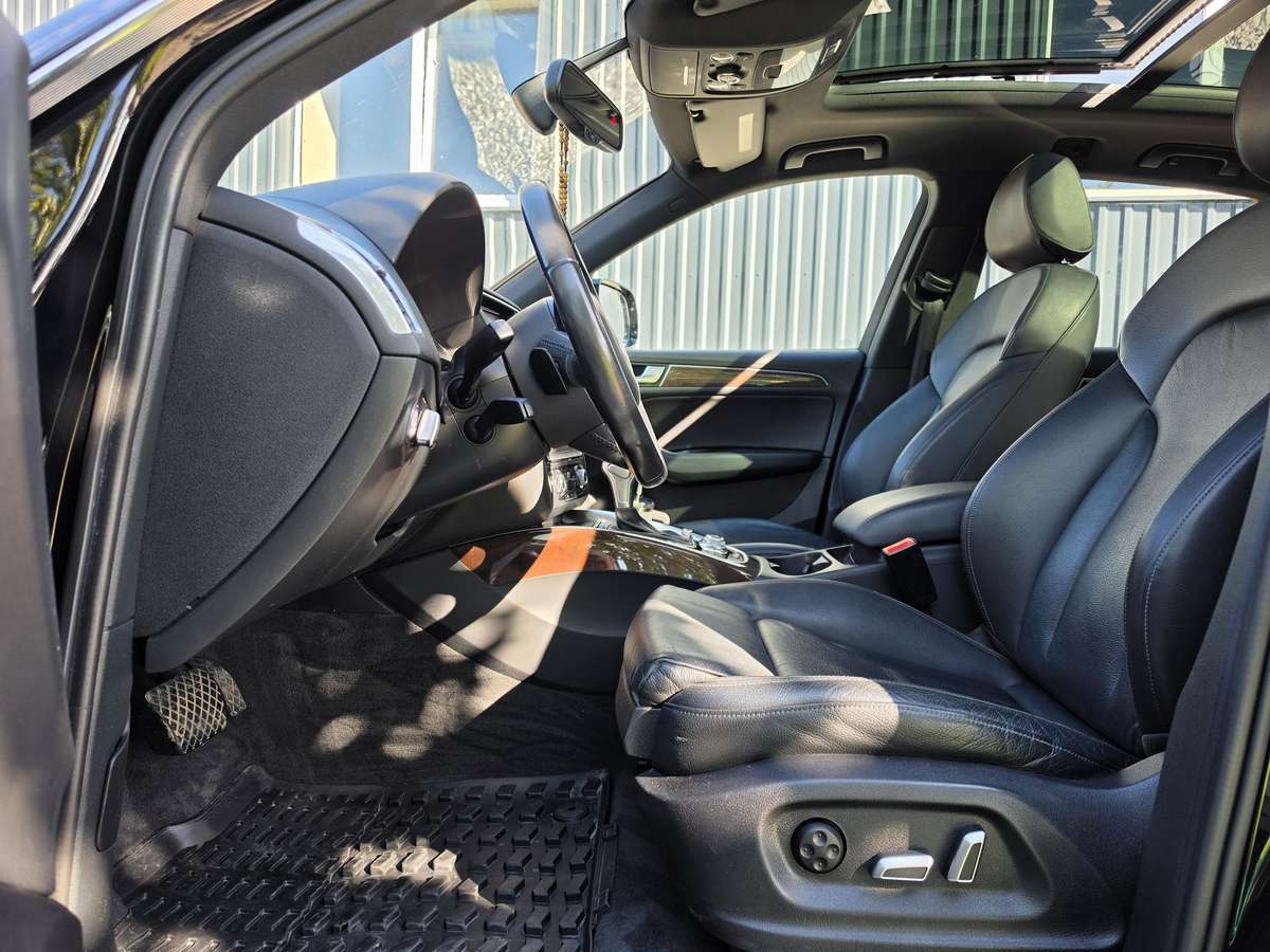 Audi Q5, 2.0 l., off-road / crossover