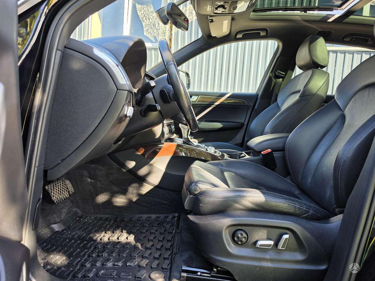 Audi Q5, 2.0 l., off-road / crossover